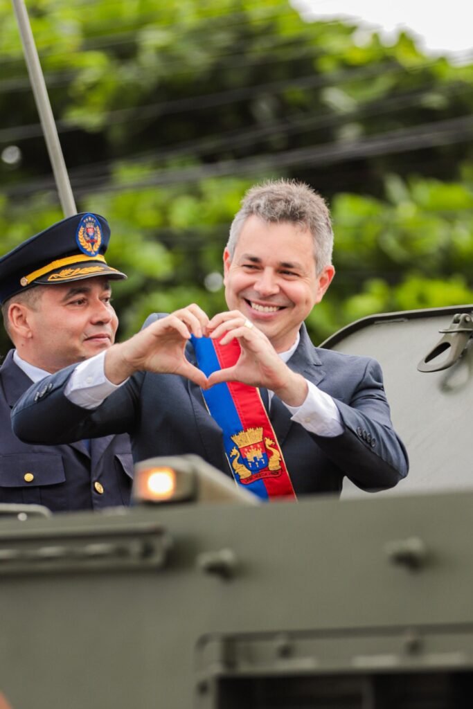 Prefeito André Coutinho antecipa pagamento dos servidores municipais em homenagem ao Dia do Servidor Público